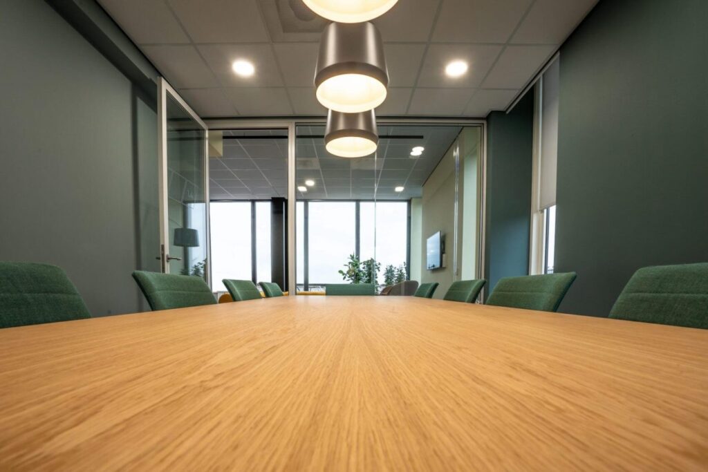 Office in business center image 3